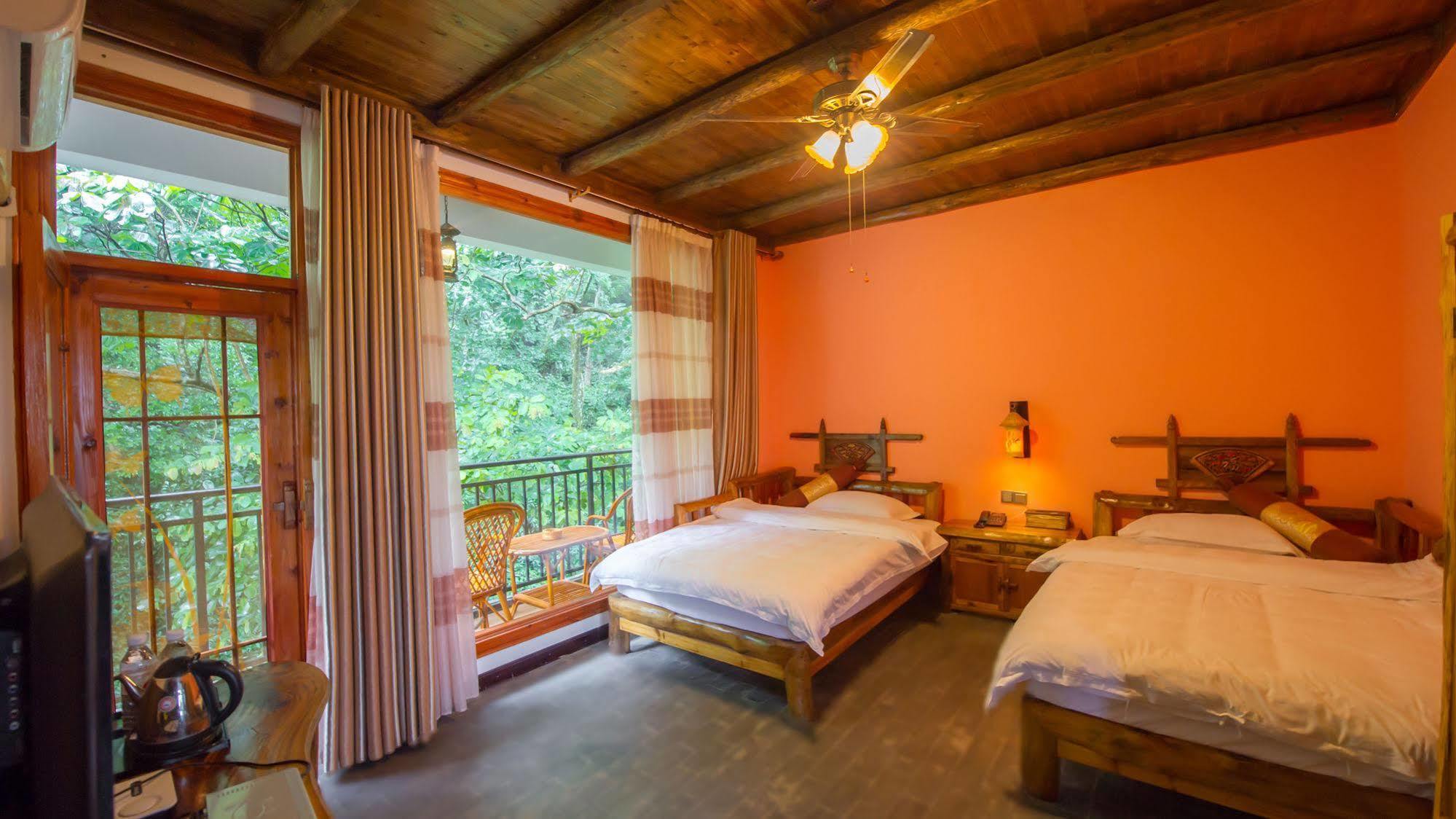 Отель Yangshuo Scenic Mountain Retreat Экстерьер фото