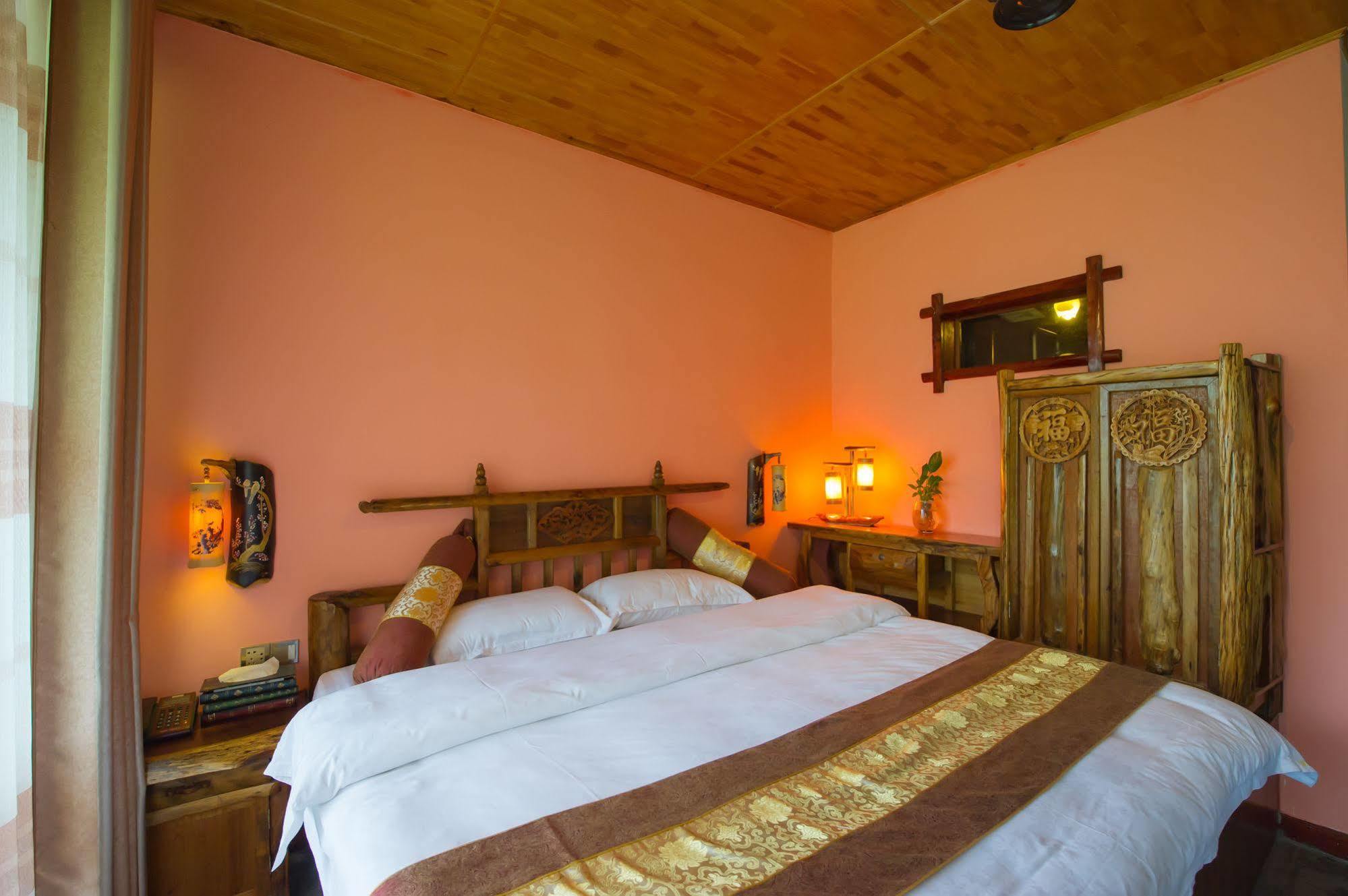 Отель Yangshuo Scenic Mountain Retreat Экстерьер фото
