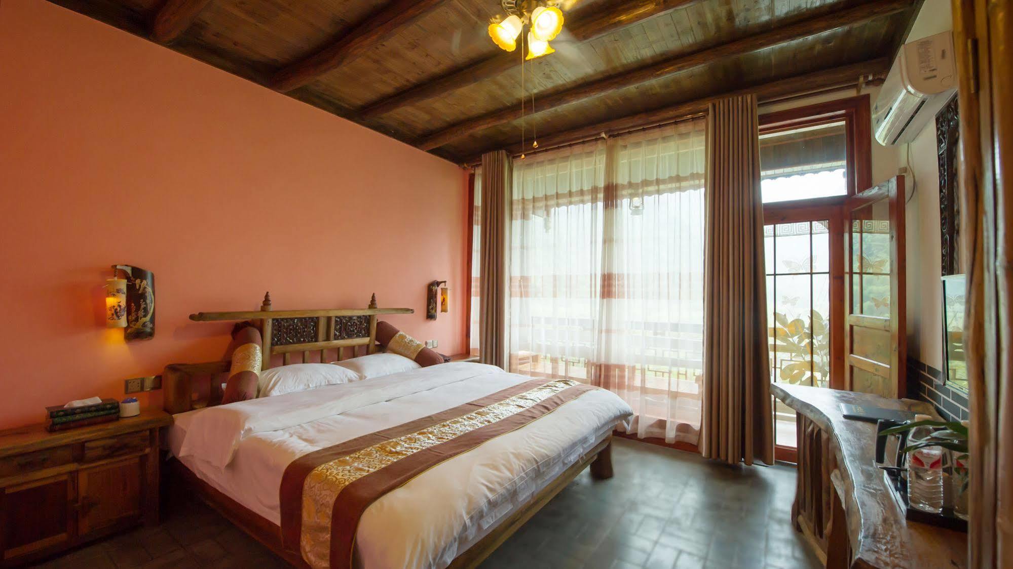 Отель Yangshuo Scenic Mountain Retreat Экстерьер фото