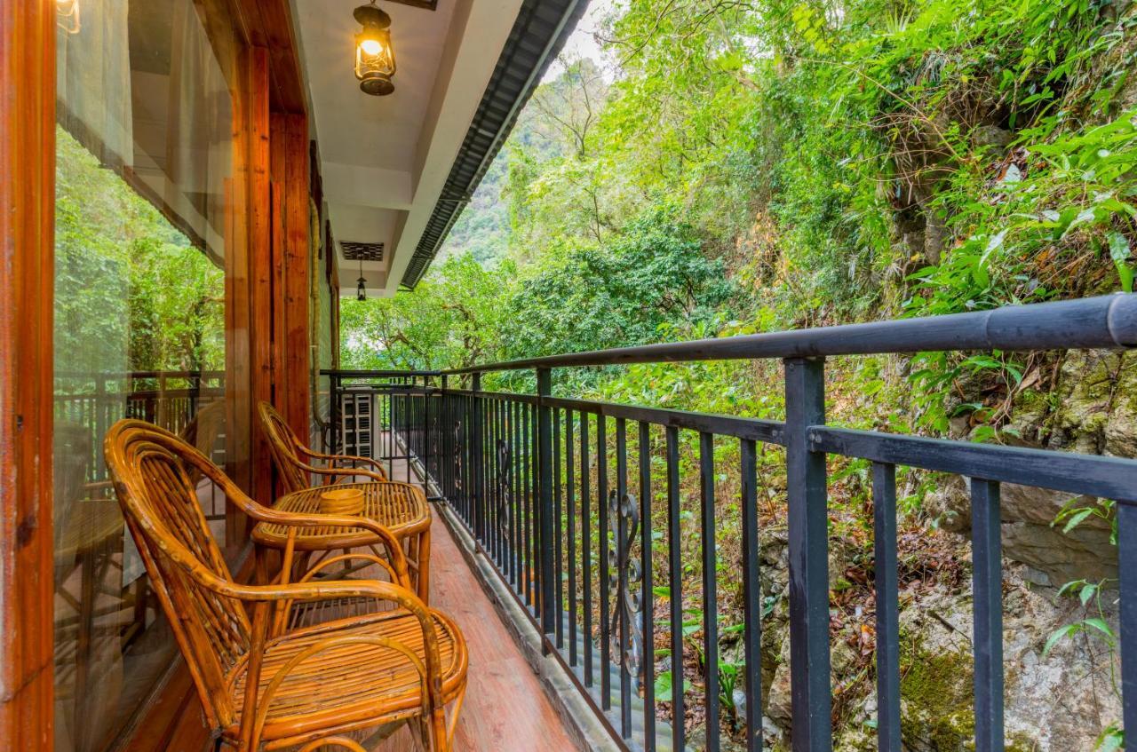 Отель Yangshuo Scenic Mountain Retreat Экстерьер фото